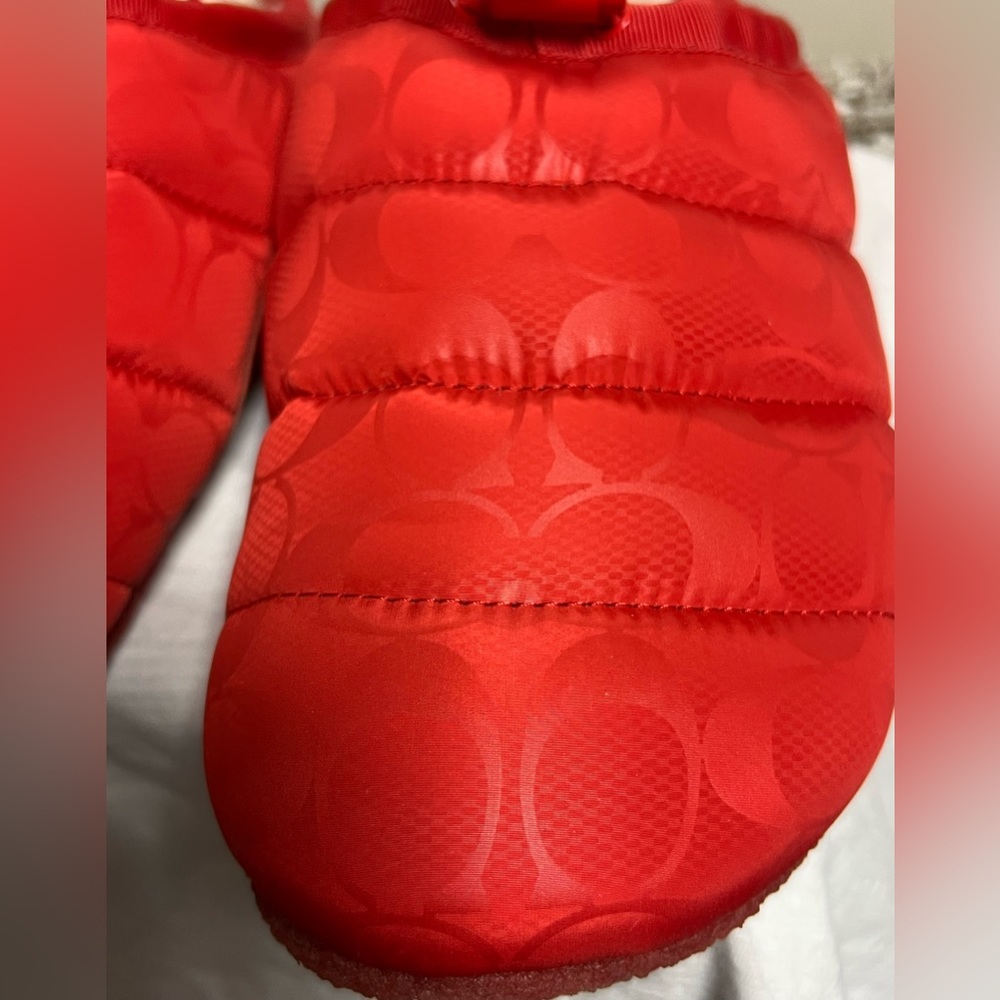 Coach women’s Red slippers size 8.5 - Picture 2 of 7